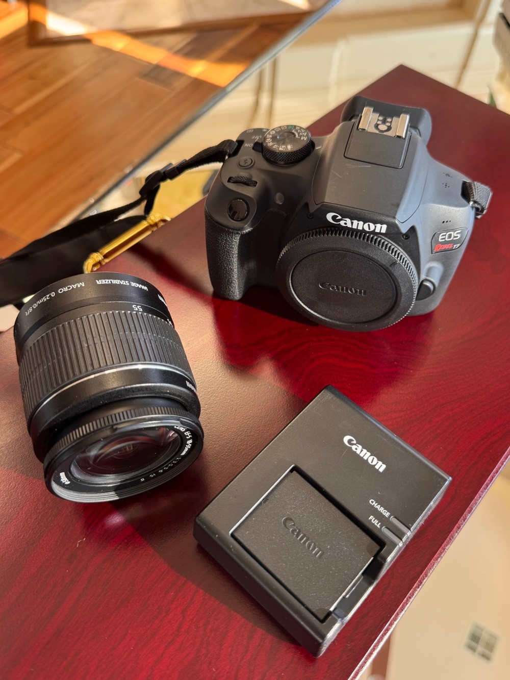 Canon EOS Rebel T7 DSLR Camera and Charger